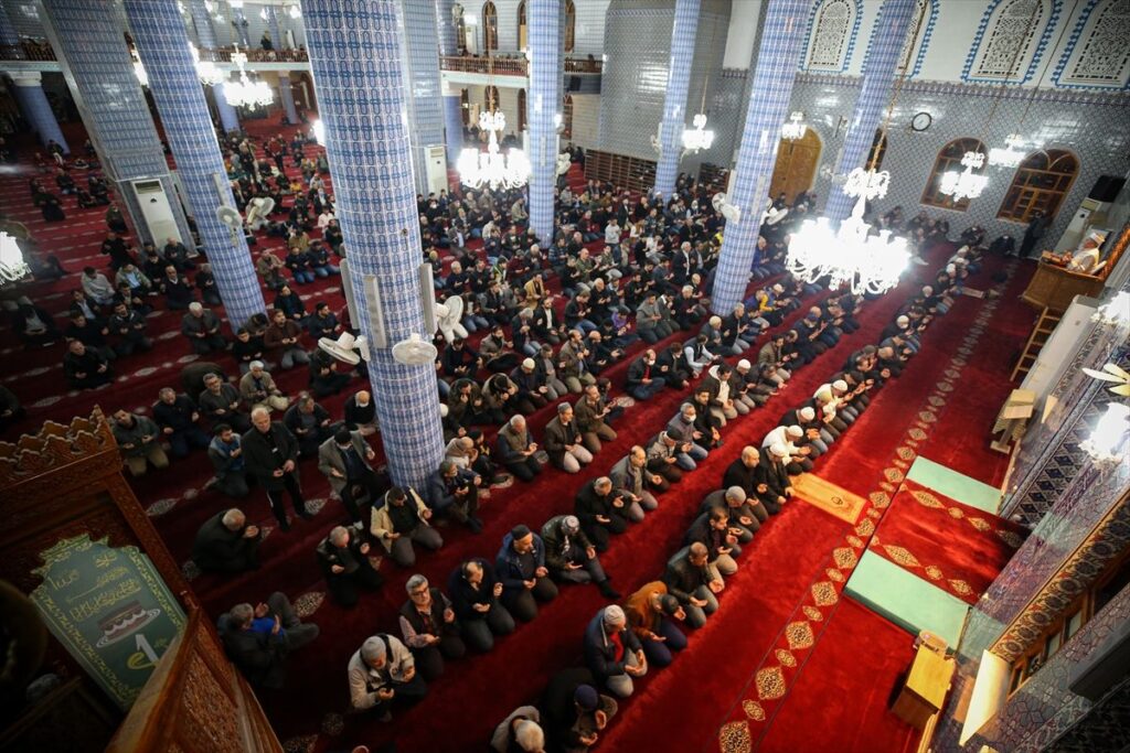 Regaib Gecesinde Münacaat ve Okunacak Dua